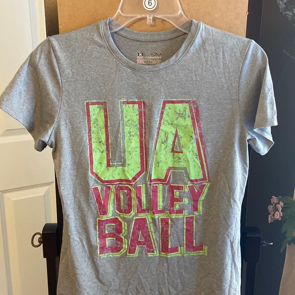 Under Armour semi-fitted volleyball shirt. S - Picture 1 of 7